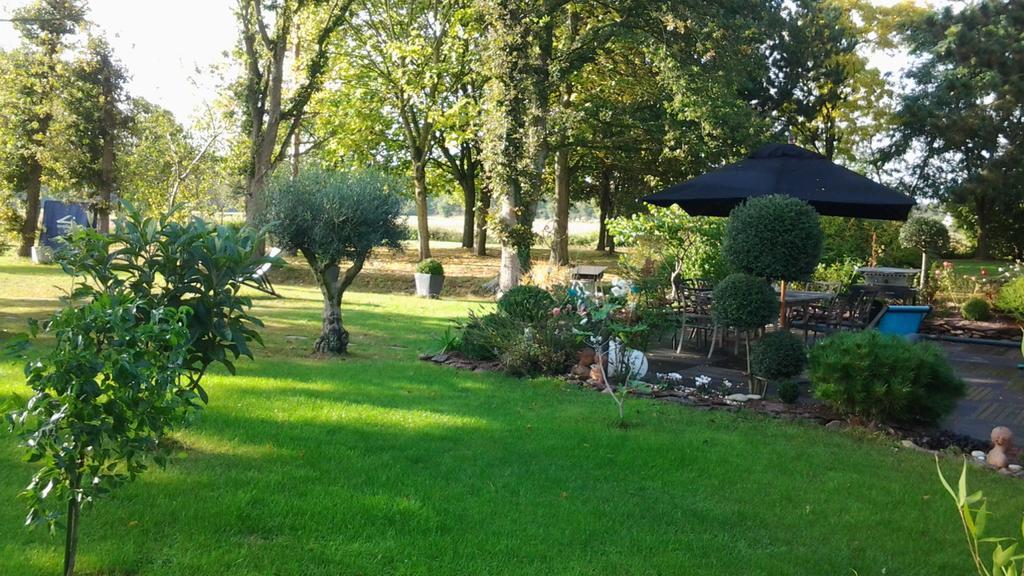 Patis De Cahot Au 108 Bed & Breakfast Bruz Bagian luar foto