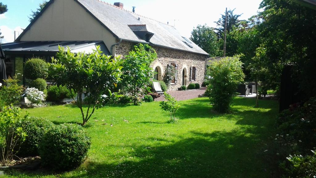 Patis De Cahot Au 108 Bed & Breakfast Bruz Bagian luar foto